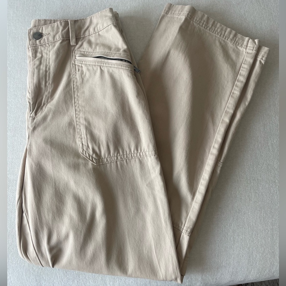 H&M women’s cargo pants with zipper pockets